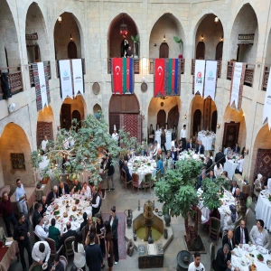 Şanlıurfa Bakü'ye çıkarma yaptı! Kardeş ülkede tarihi gece...