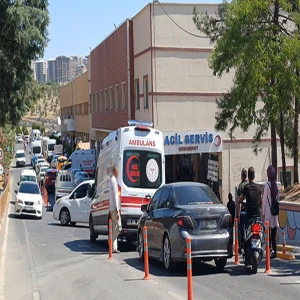 Şanlıurfa'da buzlanan yolda zincirleme kaza! Çok sayıda yaralı var