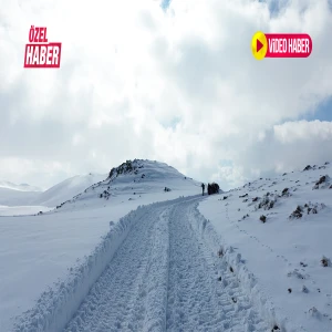 Sıcağın başkentinde kar alarmı: Şanlıurfa beyaza teslim oldu