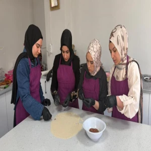 Şanlıurfa’da iş sahibi olmak isteyen kadınlar aşçılık kursunda ter döküyor