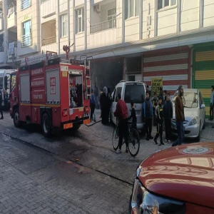 Şanlıurfa'da iş yeri alev aldı: Kara dumanlar korkuttu