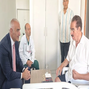 Şanlıurfalı ünlü sanatçıya Bakan Ersoy’dan Ziyaret