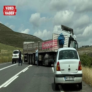 Şanlıurfa'da korkutan kaza! Direksiyon hakimiyetini kaybeden tır...