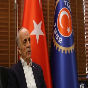 TÜRK-İŞ’ten asgari ücret tepkisi: Bu rakamı ne biz ne asgari ücretli kabul eder