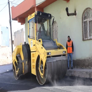 Viranşehir'de yol çalışmalarıyla mahalle yeni yüzüne kavuştu!