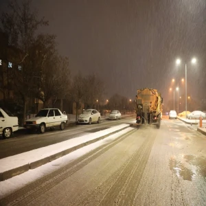 Viranşehir'de belediyeden kar mesaisi... Sürücülere de uyarı var!