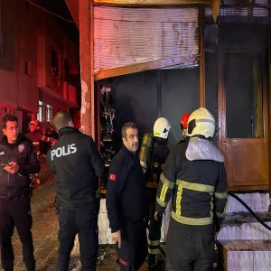 Şanlıurfa'da korkutan yangın... İşyeri alev aldı