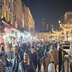 Çarşıda bayram telaşı: Şanlıurfalılar iftar sonrası alışverişe çıktı