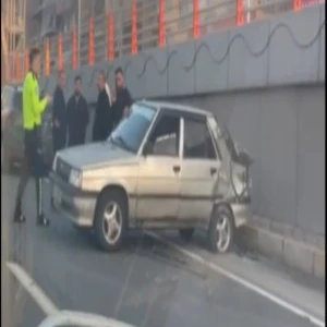 Şanlıurfa'da alt geçit çıkışında kaza: Çarpıştılar