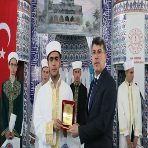 Hatay'da Şanlıurfa'yı gururlandıran başarı: Genç hatip bölgede birinci oldu!