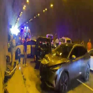 Şanlıurfa-Adana Otoyolu'nda 6 araç birbirine girdi! Yaralılar var