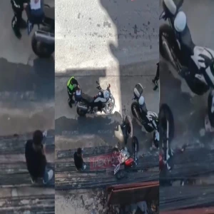 Denetimde beklenmedik tepki: Şanlıurfa'da sürücü motosikletini parçaladı