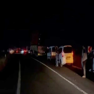 Şanlıurfa ölüm yolunda kaza: Trafik durdu, yaralılar var!