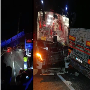 Şanlıurfa yolunda kaza rötarı: TIR ile yolcu otobüsü çarpıştı!