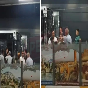Şanlıurfa'da durakta yumruklu kavga! O anlar kamerada