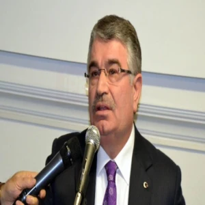 Eski bakan İdris Naim Şahin'e yurt dışı çıkış yasağı