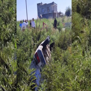 Şanlıurfa'da araç şarampole yuvarlandı: Yaralı var