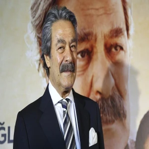 Kadir İnanır'dan üzen haber: Usta sanatçı entübe edildi