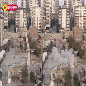 Şanlıurfa’da cami kontrollü şekilde yıkıldı