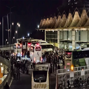 Bavulları toplayıp yola çıktılar: Yüzlerce aile Şanlıurfa’ya geliyor