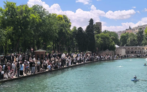 Şanlıurfa'da serinlik bereketiyle geldi! Herkes tarihi alana akın etti