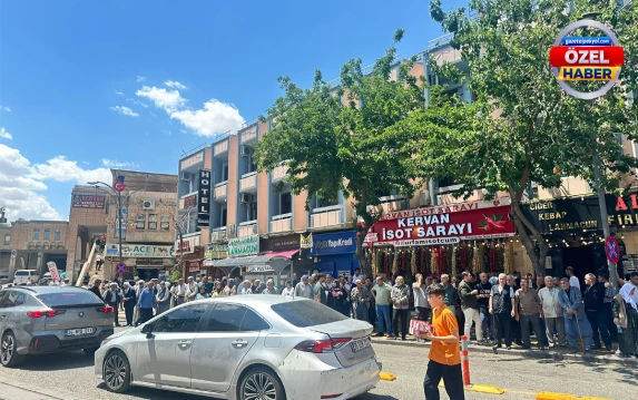Şanlıurfa'da herkes durakta! Otobüs yetmedi
