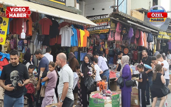 Şanlıurfa’da "son gün" çılgınlığı: Meydana akın ettiler! İğne atsan yere düşmüyor