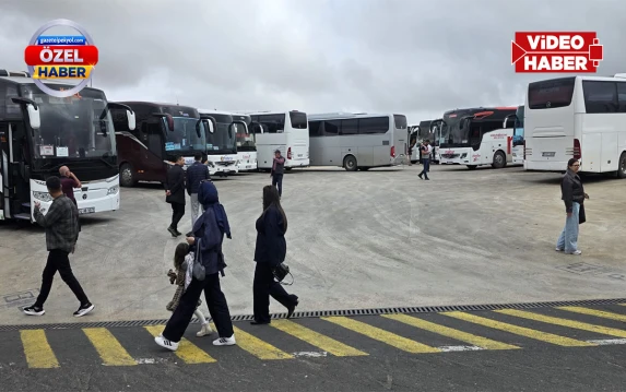Otobüslerle akın akın geldiler! Yeryüzünün bilinen en eski noktası tatilde kilitlendi