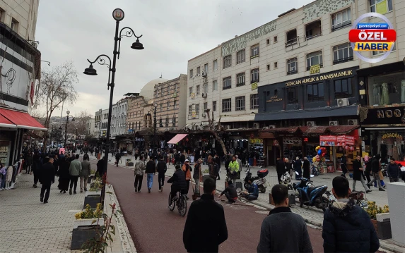 Şanlıurfa’da tarihi çarşılar ilk kez böyle bir bayram hazırlığı yaşıyor!