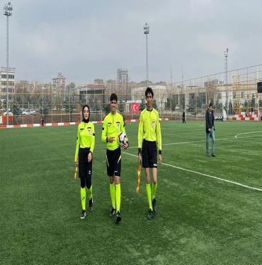 Viranşehirli genç hakem yönettiği maçlarla adından söz ettiriyor