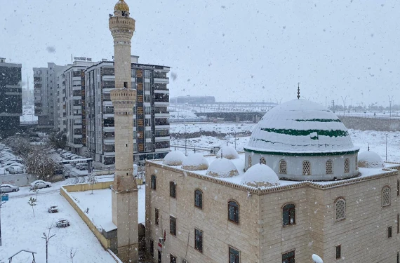 Kent beyaza büründü...