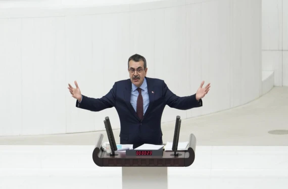 Bakan Tekin eleştirilere cevap verdi: