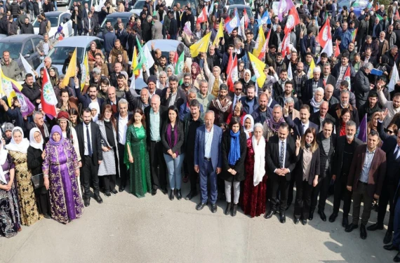 DEM Parti adayları Şanlıurfa'da coşkuyla karşılandı