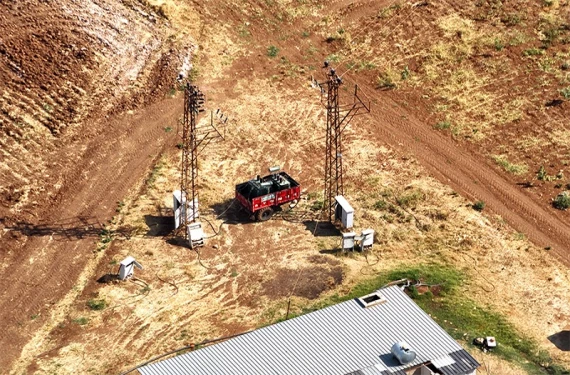 200 evin elektriği tarlaya akıyor: