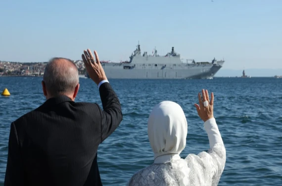 İstanbul Boğazı'nda 'zafer' geçişi