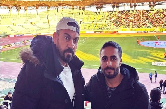 Tribünde sürpriz bir isim...