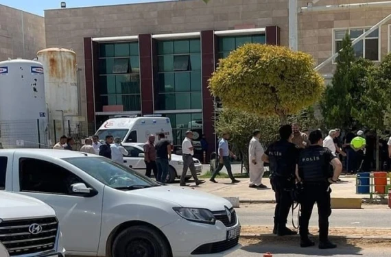 TIR’ın altında kaldı