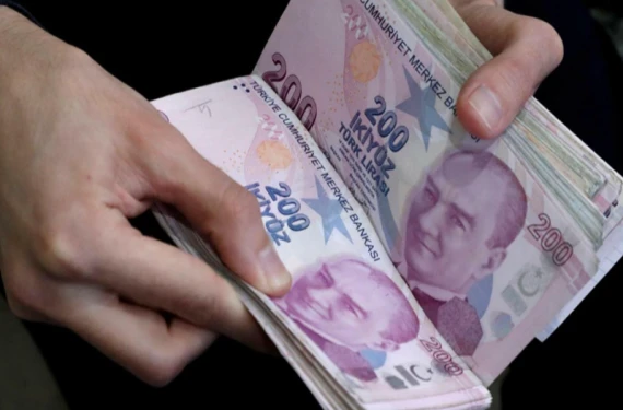 Parayı teslim etti