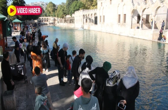 Dünyanın en büyük doğal akvaryumuna akın akın geldiler