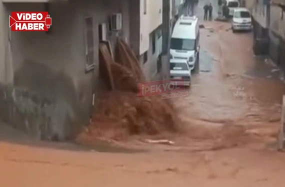 Evlerin içinden su fışkırdı