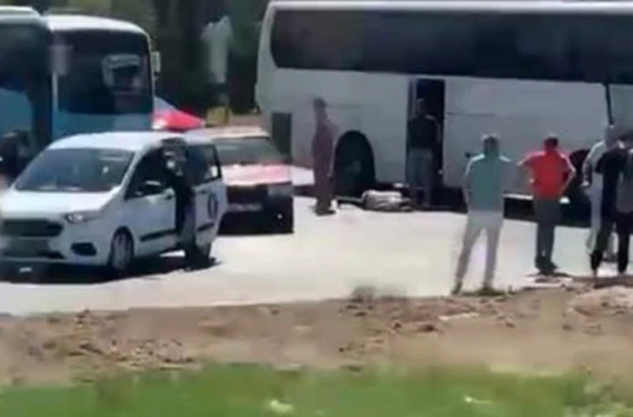 Servis aracı tankere çarptı!