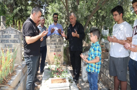 Mezarı başında anıldı