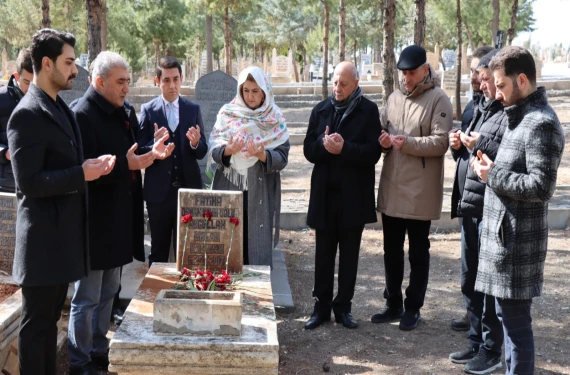 Mezarı başında anıldı