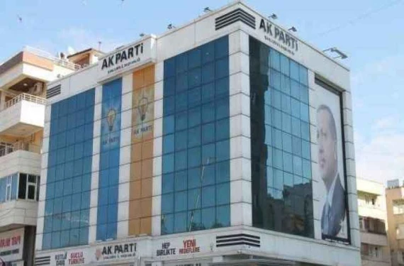 Bir istifa daha...