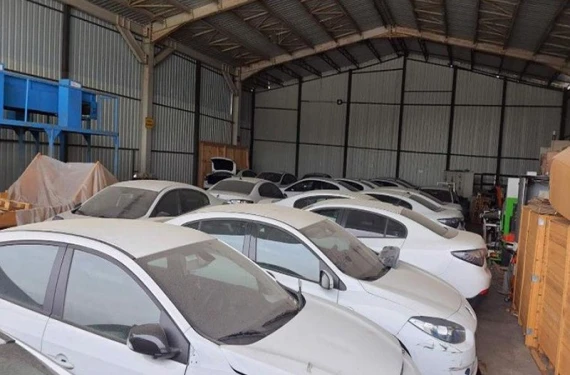 Sıfır otomobiller çürümeye terk ediliyor:
