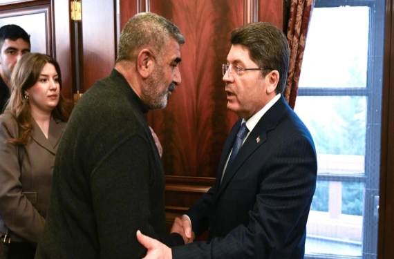 Adalet Bakanı Rojin'in babası ile görüştü