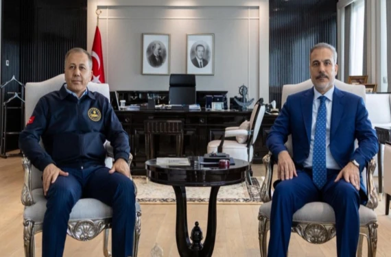 2 bakan bir arada...