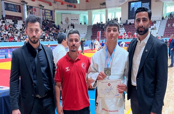 Milli formayla Yunanistan’a gidiyor