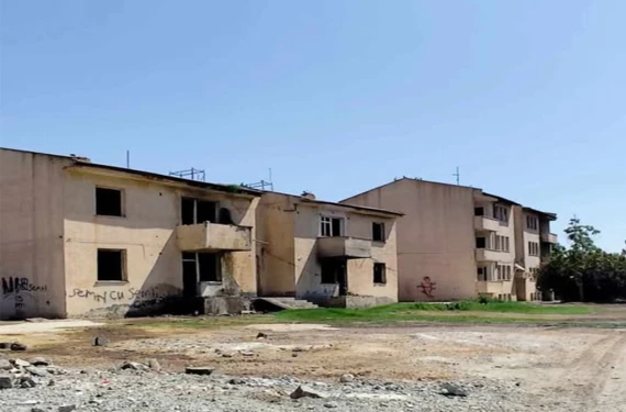 Sağlık ocağı lojmanları viraneye döndü