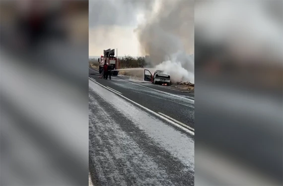 Araç aniden alev aldı